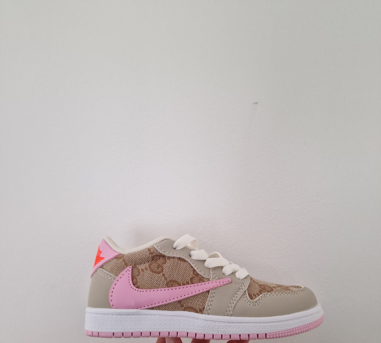LP Low Custom GG Pink/Beige Sneakers