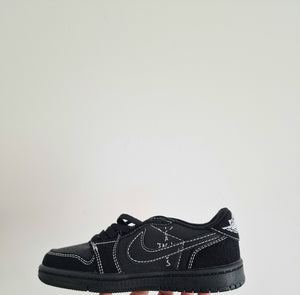 LP Low Custom Triple Black Sneakers