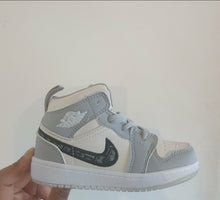Load image into Gallery viewer, LP Retro High Shatter Greys